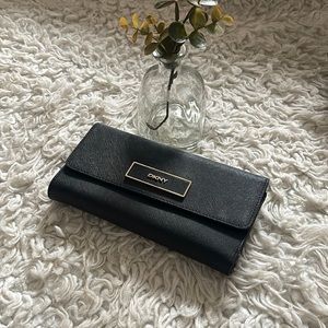 DKNY Textured bifold wallet